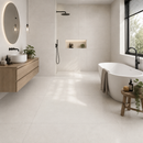 Vloertegel steenlook Vida Blanco 100 x 100 cm in moderne badkamer met vrijstaand bad – sfeerfoto
